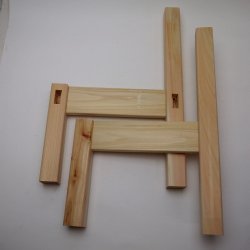 脚、左右パーツ（組み立て済み）