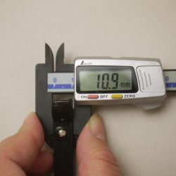 ビス止めパーツの幅