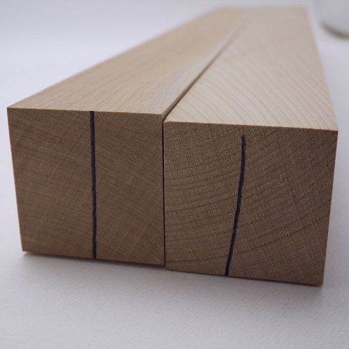 サクラ 角材 60×60×620mm 木彫素材 赤味良材 脚用木材